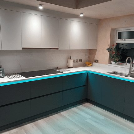 Anthracite kitchen with integrated RGBW 3000K COB LED strip light. 24V. Cyan colour illuminated.