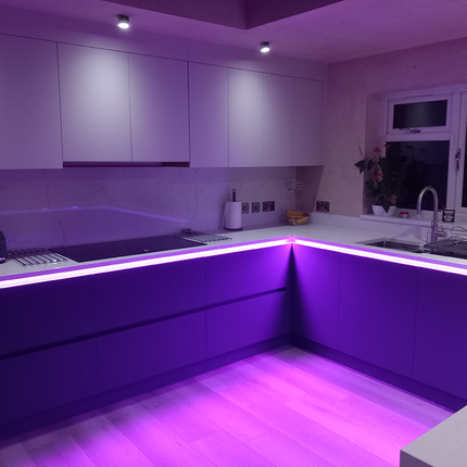 Anthracite kitchen with integrated RGBW 3000K COB LED strip light. 24V. Purple colour illuminated.